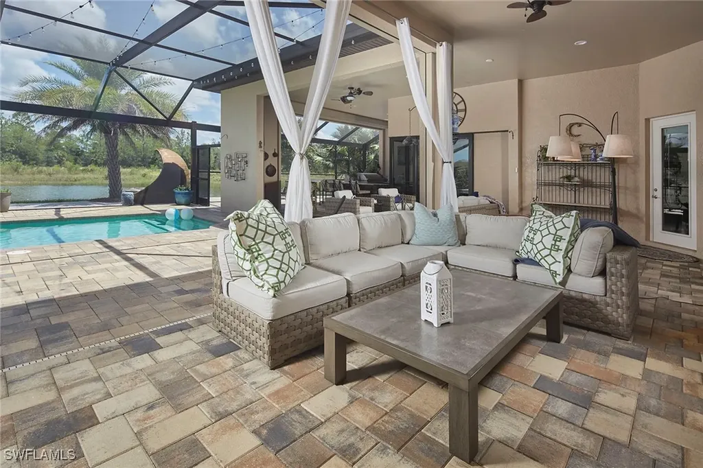 1633 Songbird Court Naples FL 34120
