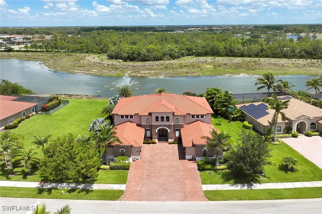 1633 Songbird Court Naples FL 34120