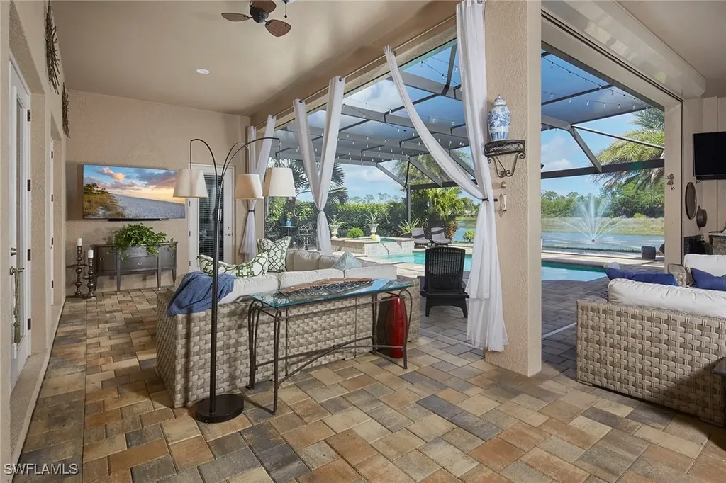 1633 Songbird Court Naples FL 34120