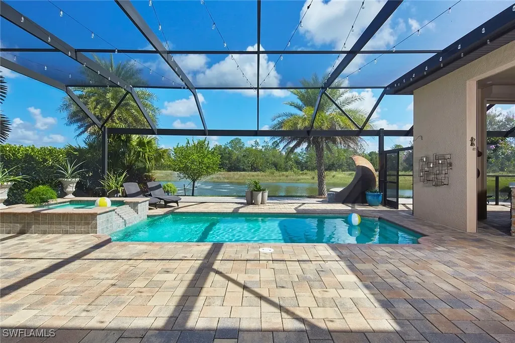 1633 Songbird Court Naples FL 34120