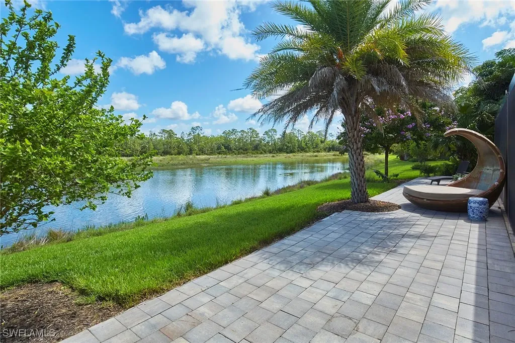 1633 Songbird Court Naples FL 34120