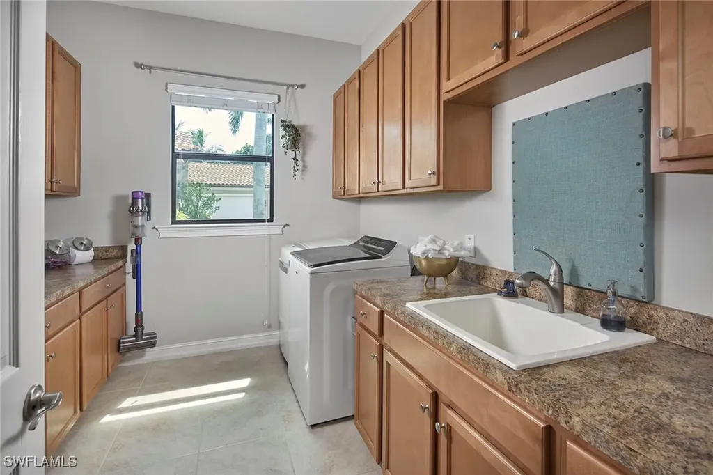 1633 Songbird Court Naples FL 34120