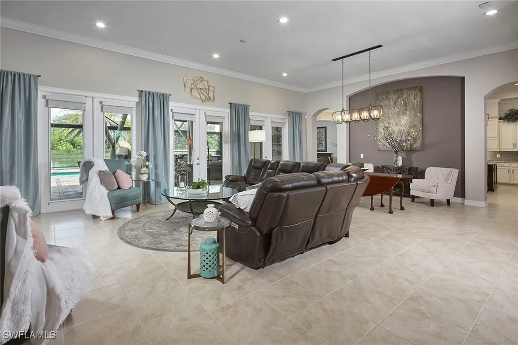 1633 Songbird Court Naples FL 34120