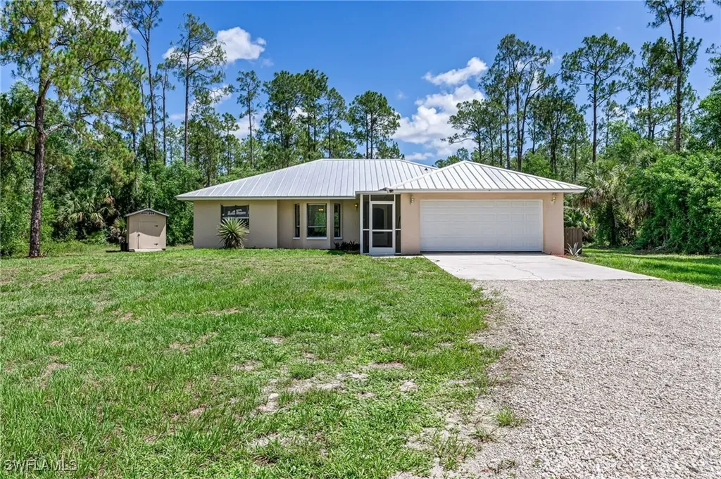 Naples FL, 3191 Golden Gate Boulevard E