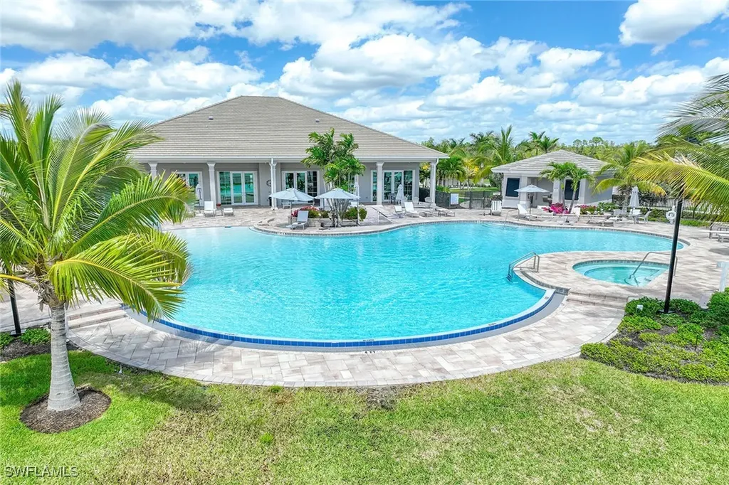 201 Indies Drive E Naples FL 34114