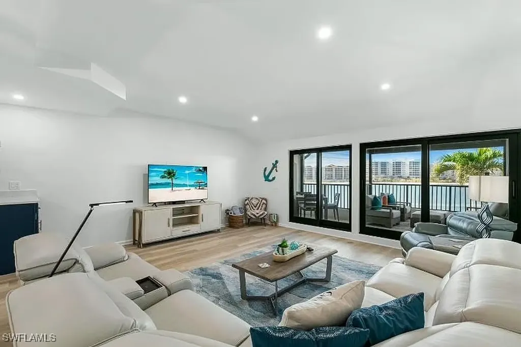 310 La Peninsula Boulevard Naples FL 34113