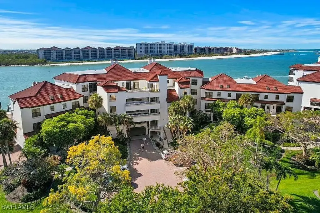 310 La Peninsula Boulevard Naples FL 34113