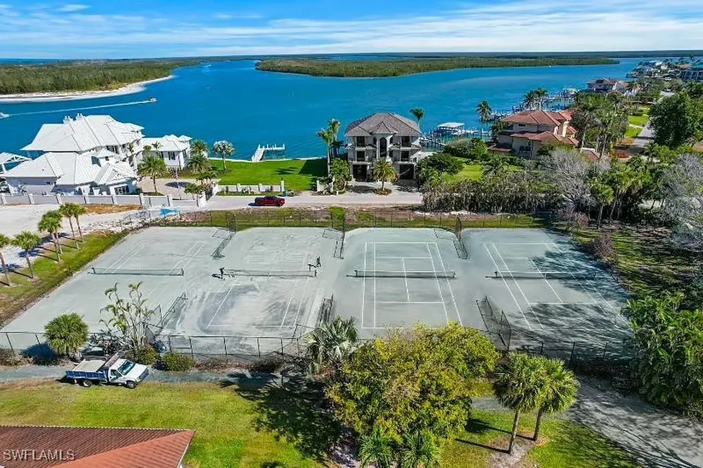 310 La Peninsula Boulevard Naples FL 34113