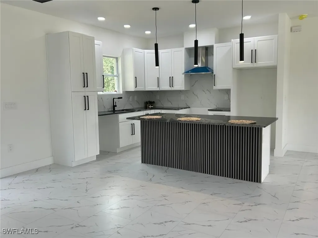 4204 E 24th Street Alva FL 33920