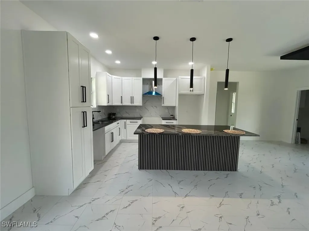 4204 E 24th Street Alva FL 33920