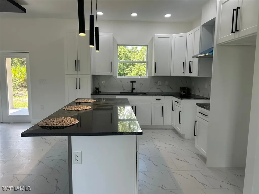 4204 E 24th Street Alva FL 33920