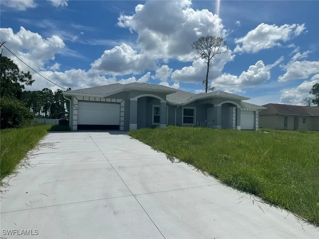 4605/4607 30th Street SW Lehigh Acres FL 33973
