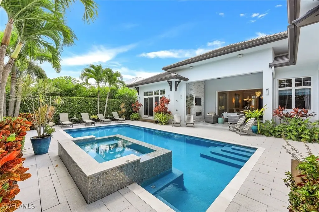 425 Harbour Drive Naples FL 34103