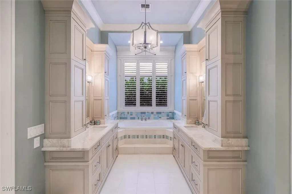 425 Harbour Drive Naples FL 34103