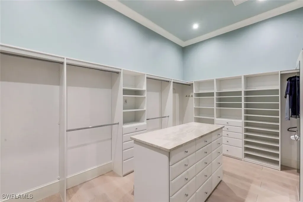 425 Harbour Drive Naples FL 34103