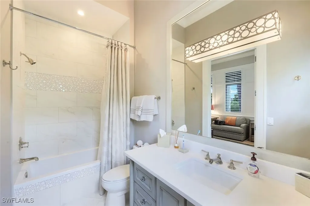 425 Harbour Drive Naples FL 34103
