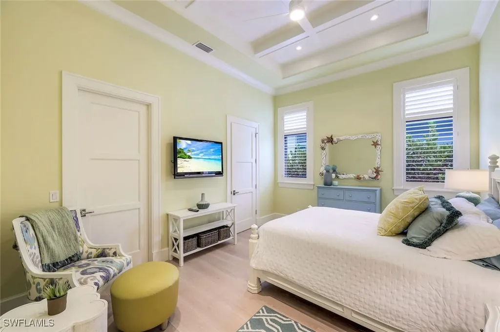 425 Harbour Drive Naples FL 34103