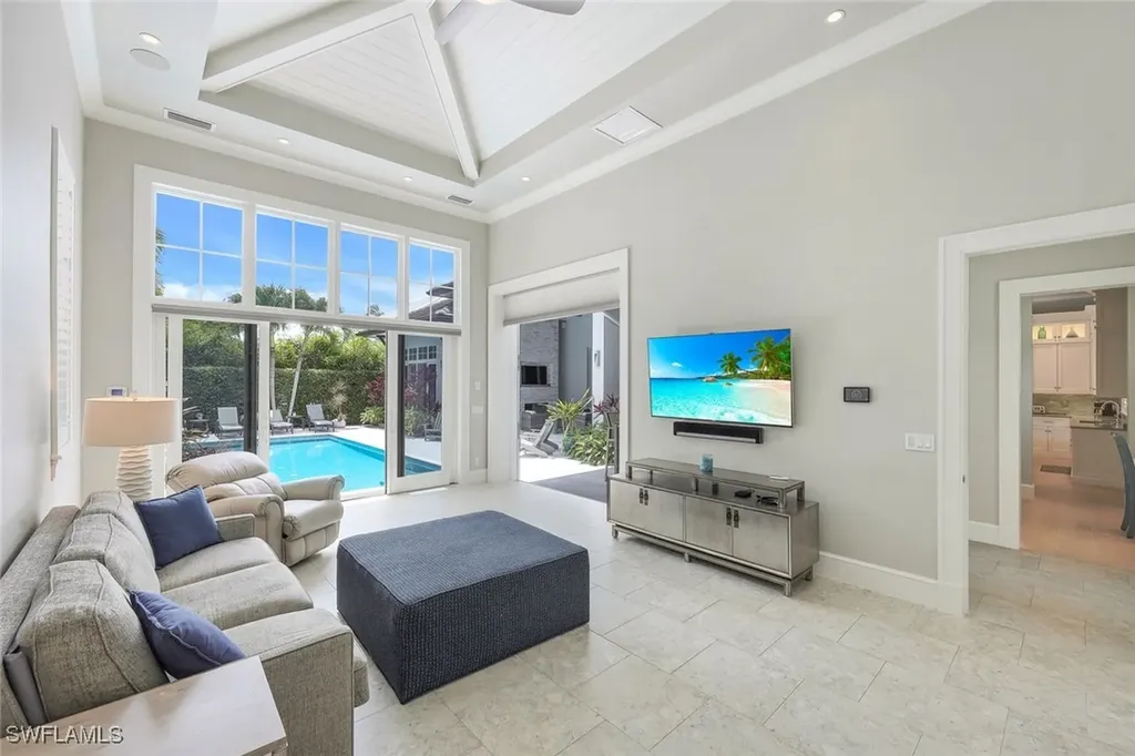 425 Harbour Drive Naples FL 34103
