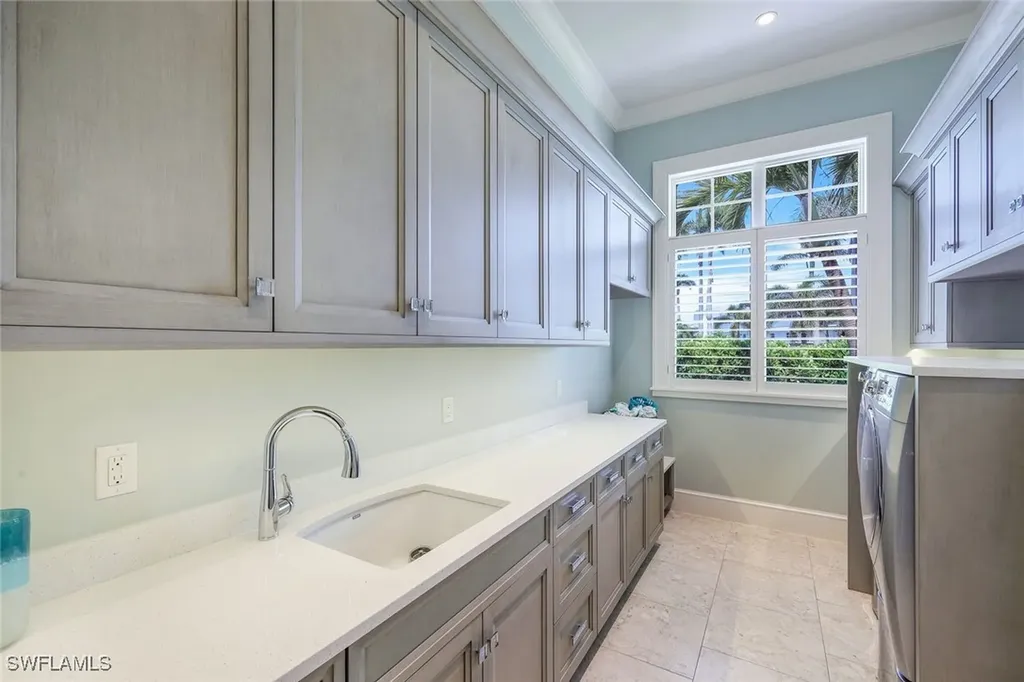 425 Harbour Drive Naples FL 34103