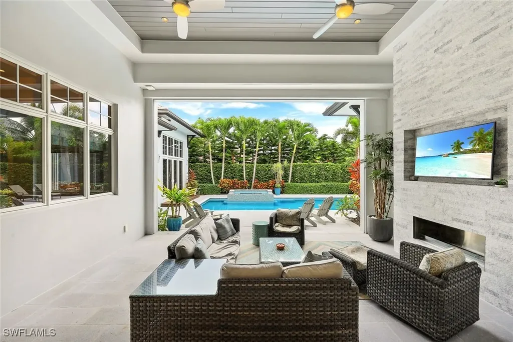 425 Harbour Drive Naples FL 34103