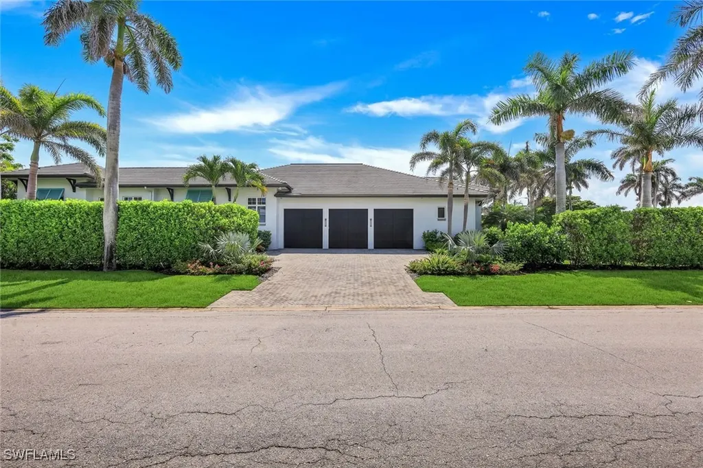 425 Harbour Drive Naples FL 34103