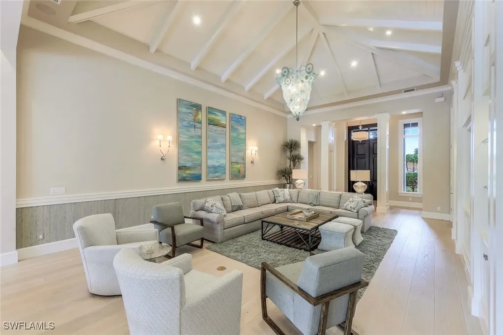425 Harbour Drive Naples FL 34103