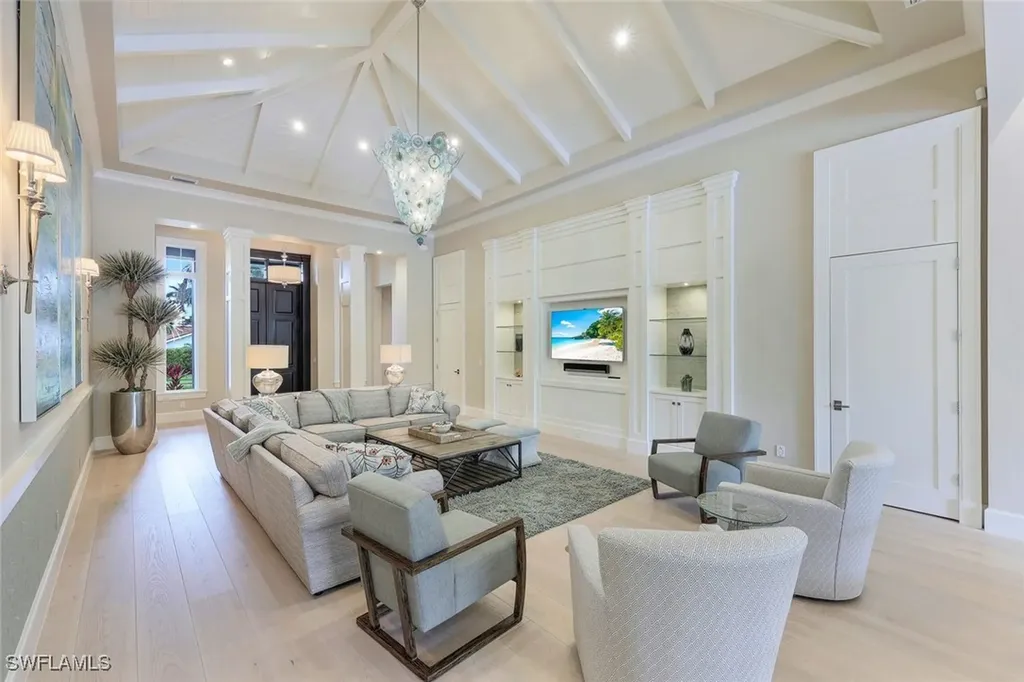 425 Harbour Drive Naples FL 34103
