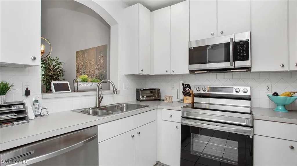 7805 Woodbrook Circle Naples FL 34104