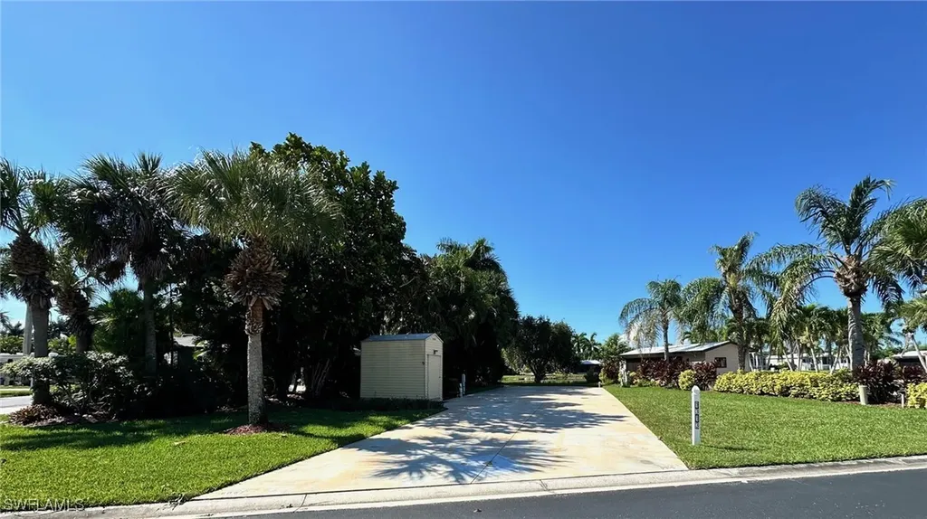 1313 Nickel Lake Point Naples FL 34114