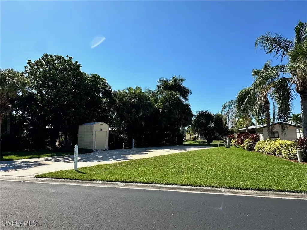1313 Nickel Lake Point Naples FL 34114