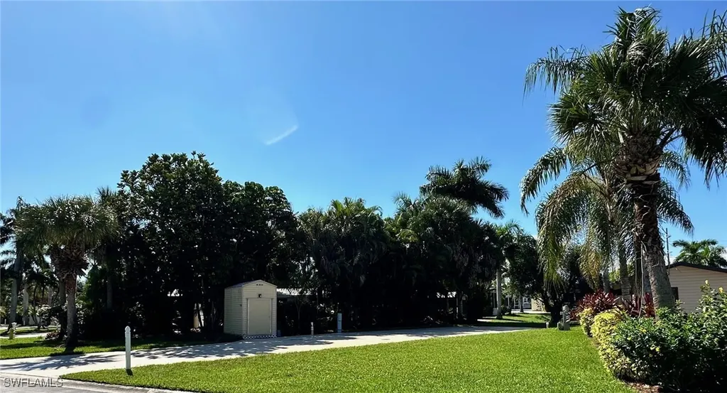 1313 Nickel Lake Point Naples FL 34114