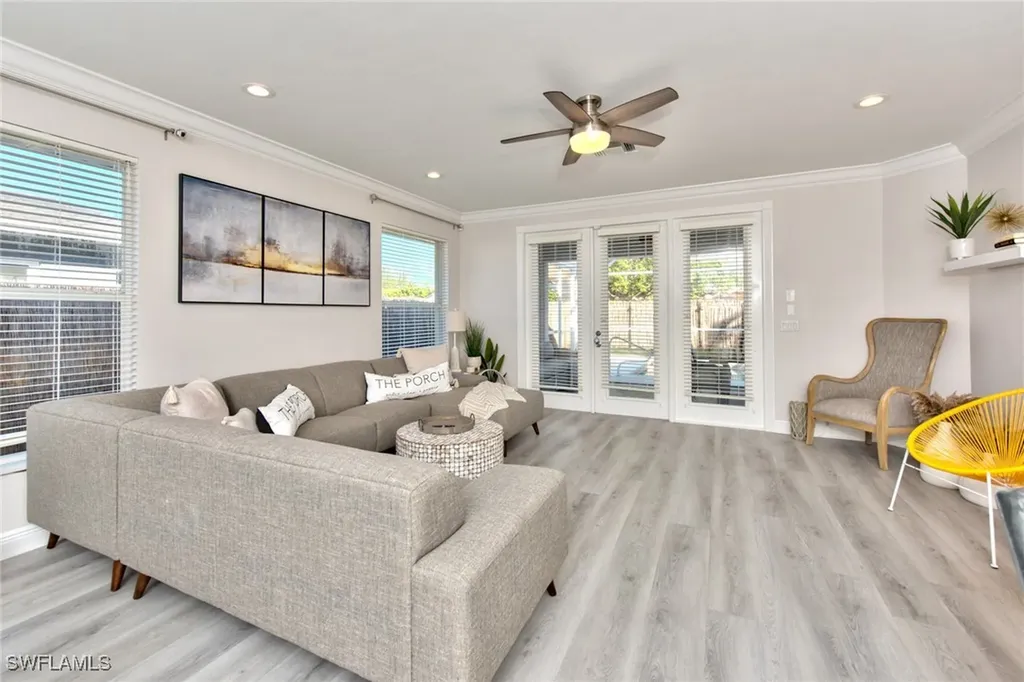725 95th Avenue N Naples FL 34108
