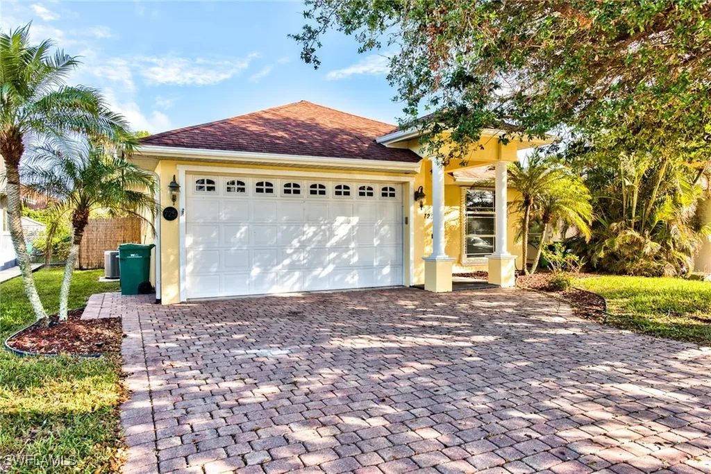 725 95th Avenue N Naples FL 34108