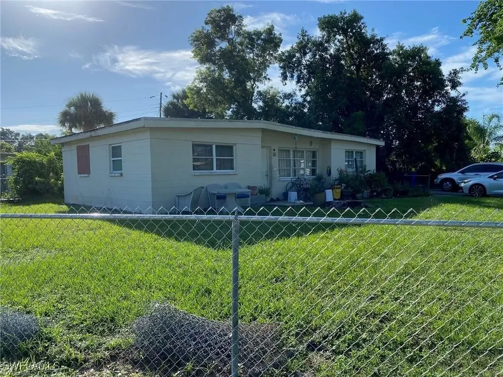 1341 Gardenia Avenue Fort Myers FL 33916