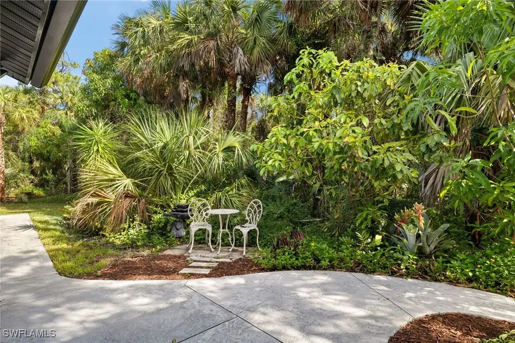 211 11th Street NW Naples FL 34120