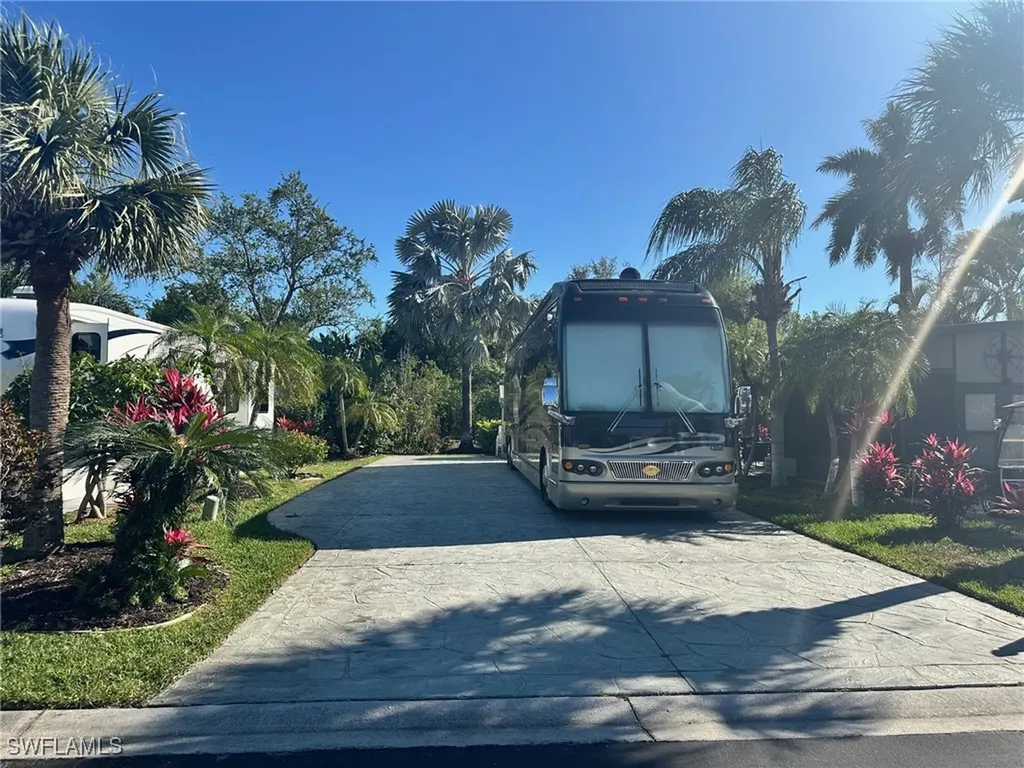 1650 Diamond Lake Circle Naples FL 34114