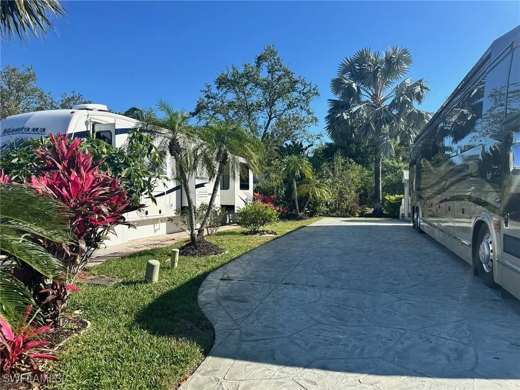 1650 Diamond Lake Circle Naples FL 34114