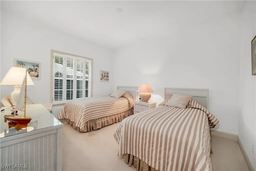 858 Wyndemere Way Naples FL 34105