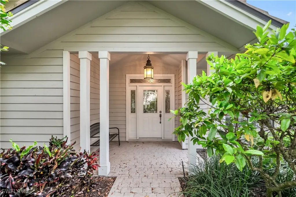 858 Wyndemere Way Naples FL 34105