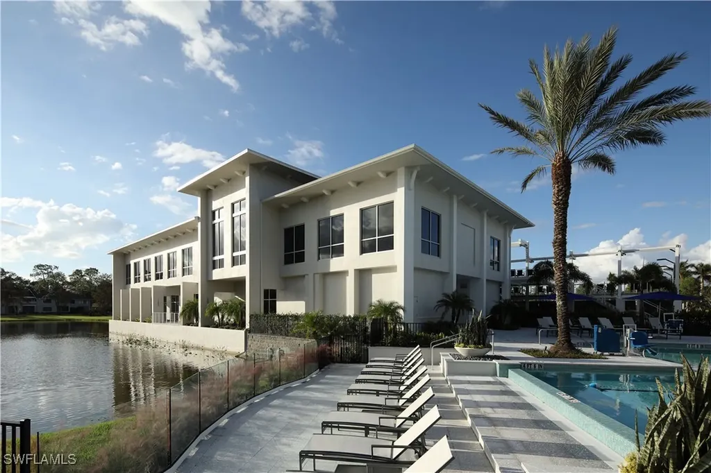 858 Wyndemere Way Naples FL 34105