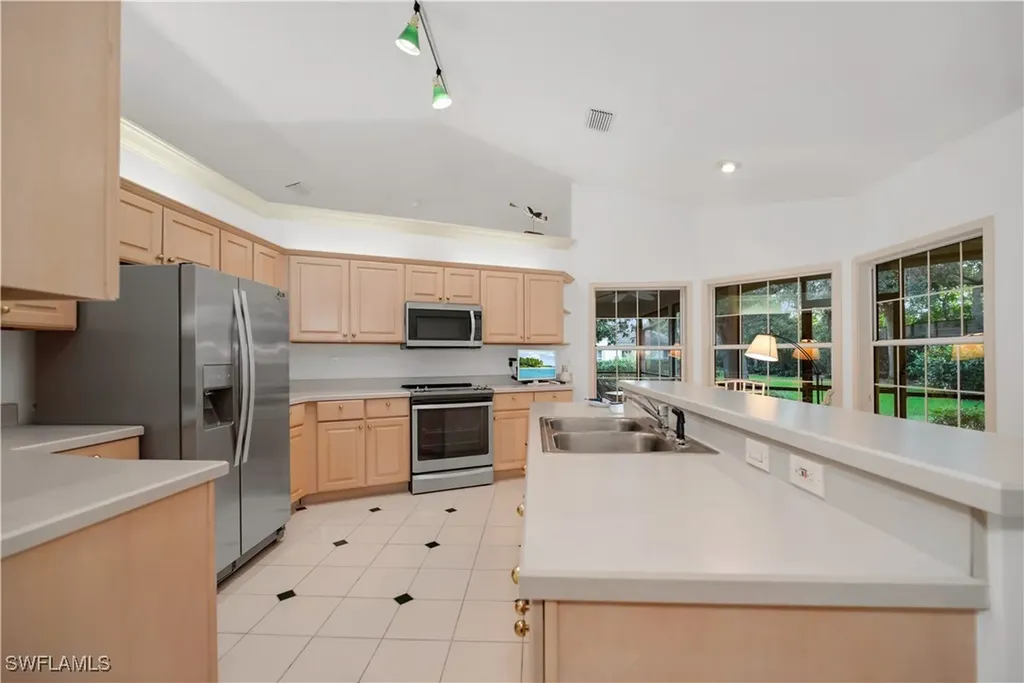 858 Wyndemere Way Naples FL 34105