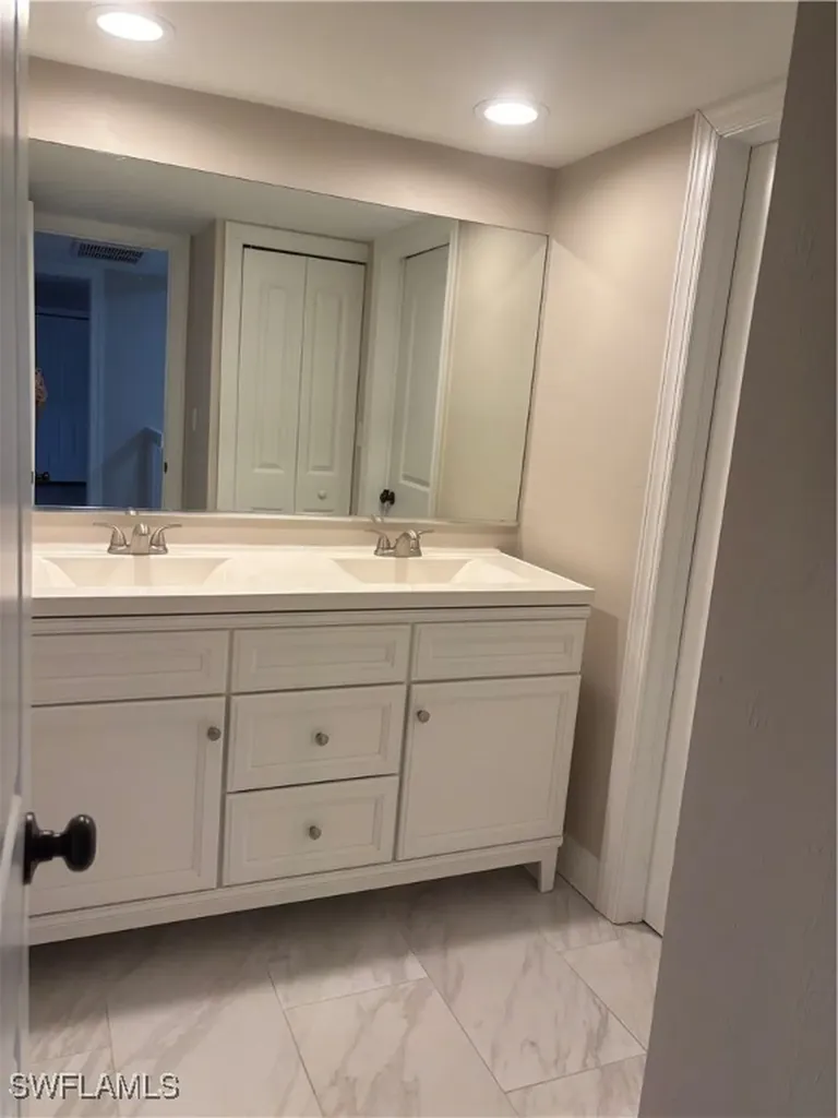 5245 Cedarbend Drive Fort Myers FL 33919