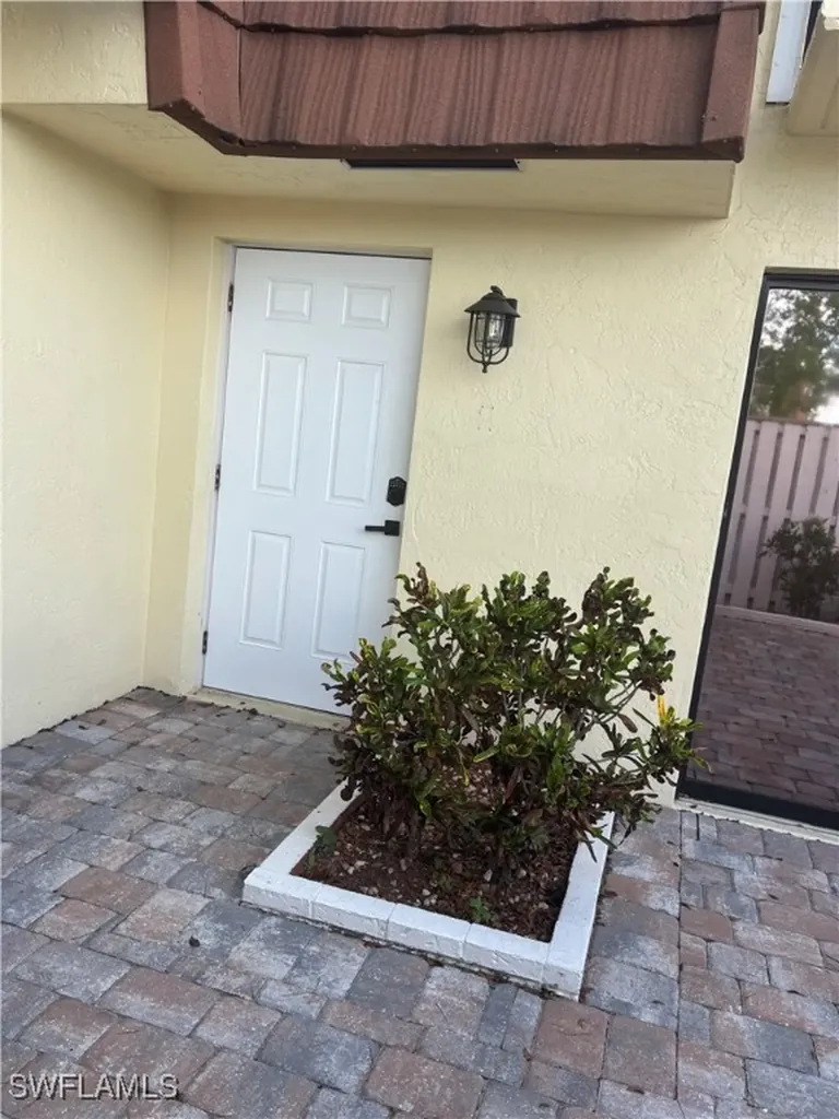 5245 Cedarbend Drive Fort Myers FL 33919