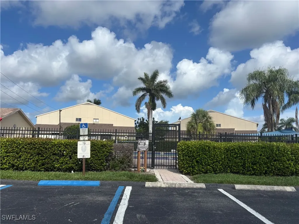 5245 Cedarbend Drive Fort Myers FL 33919