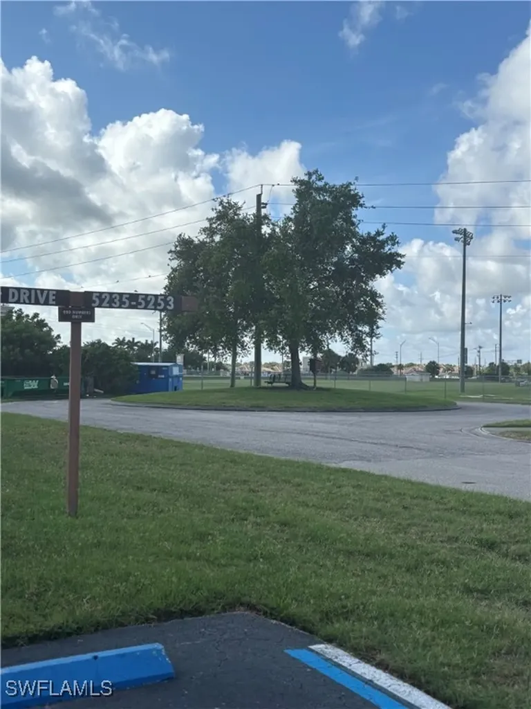 5245 Cedarbend Drive Fort Myers FL 33919