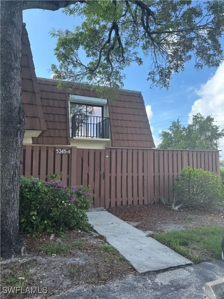 5245 Cedarbend Drive Fort Myers FL 33919