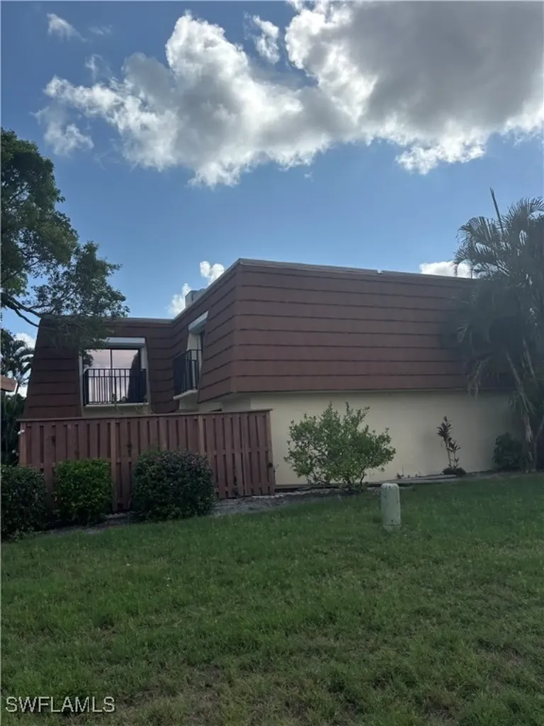 5245 Cedarbend Drive Fort Myers FL 33919