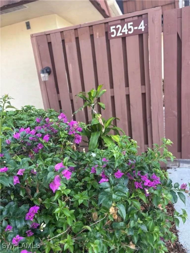 5245 Cedarbend Drive Fort Myers FL 33919