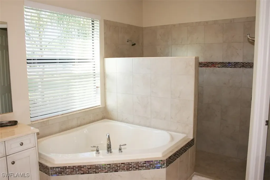 3296 Pacific Drive Naples FL 34119