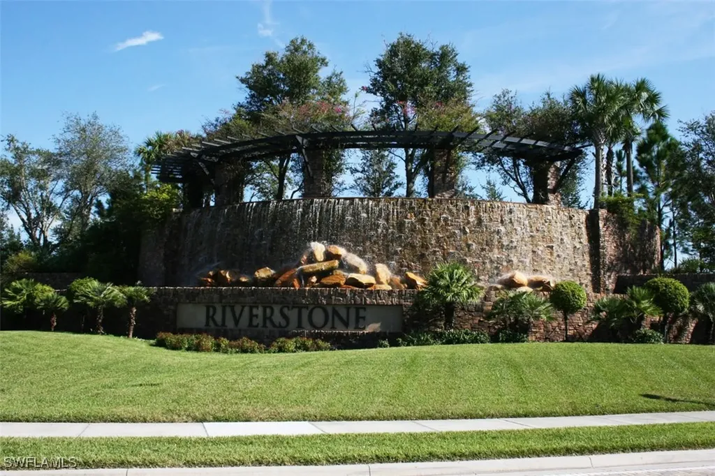 3296 Pacific Drive Naples FL 34119